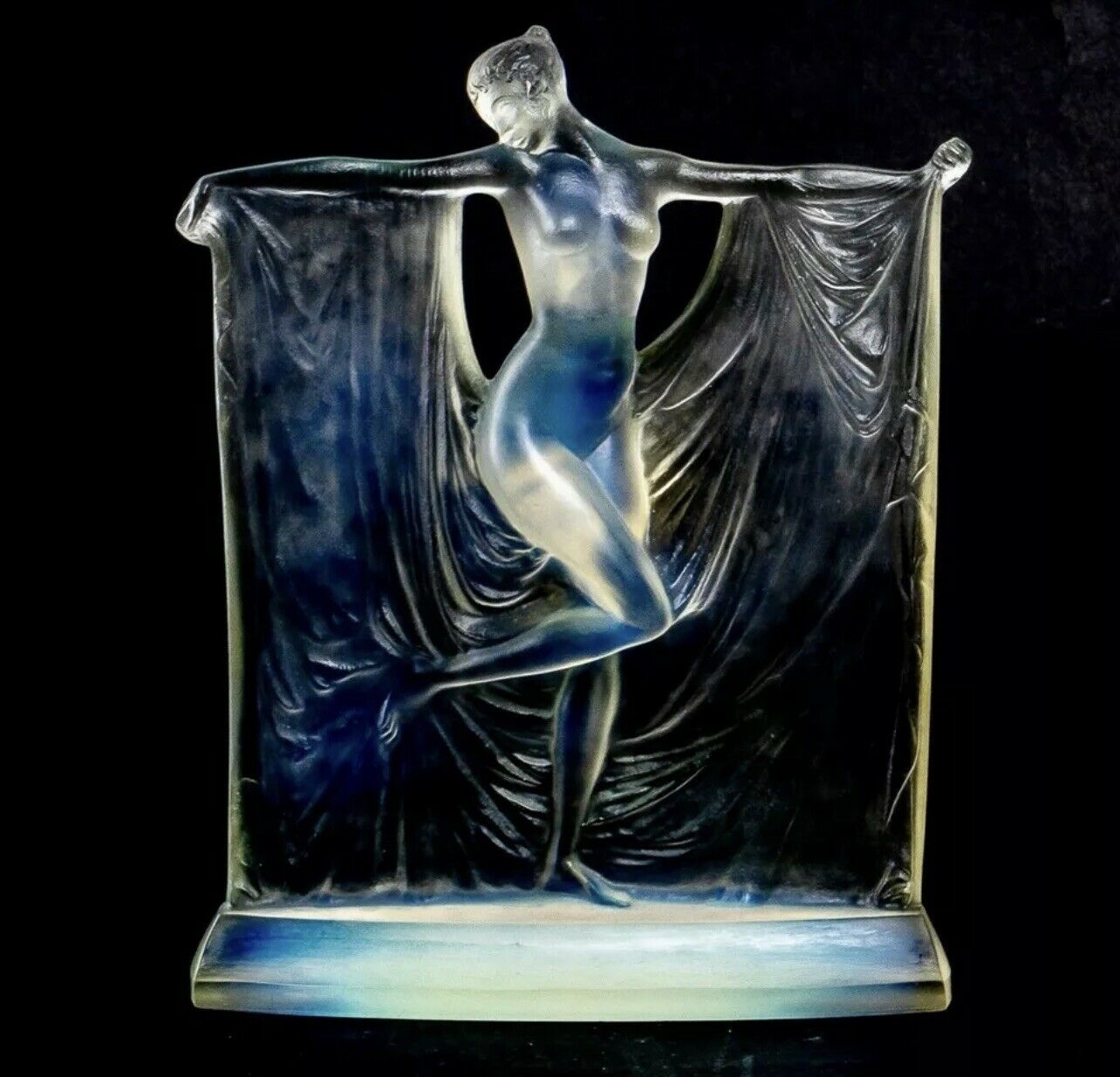 Statuette Suzanne Verre Opalescent Rene Lalique R.Lalique Woman