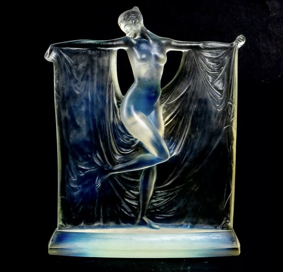 Statuette Suzanne Verre Opalescent Rene Lalique R.Lalique Woman Glass Statue
