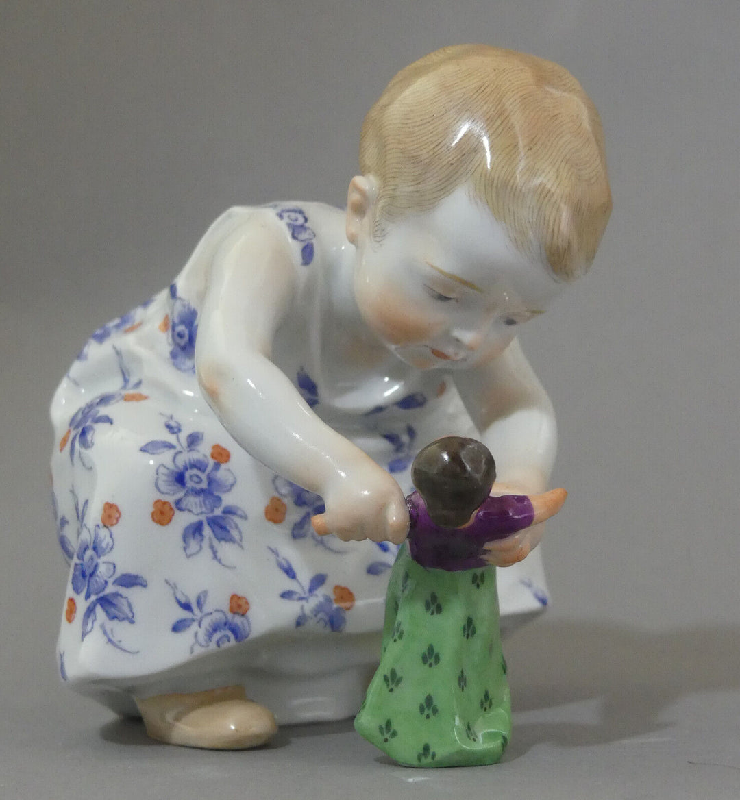 ⚔ Meissen Figur W 117 Hentschelkind Mädchen mit Puppe TOP v.1924 1.Wahl H.11cm