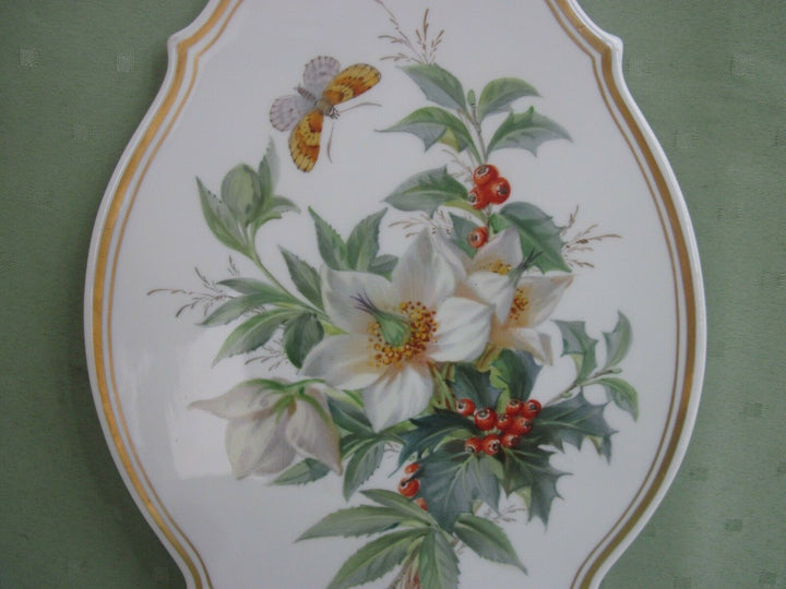 Schöne Meissen Bildplatte mit naturalistische Blumen, Schmetterling und Gold