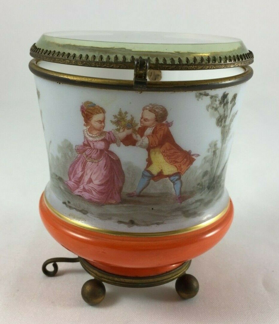 Sweet Box IN Opaline Baccarat Decorated With Romantic Feet Ball XIX ° #H483