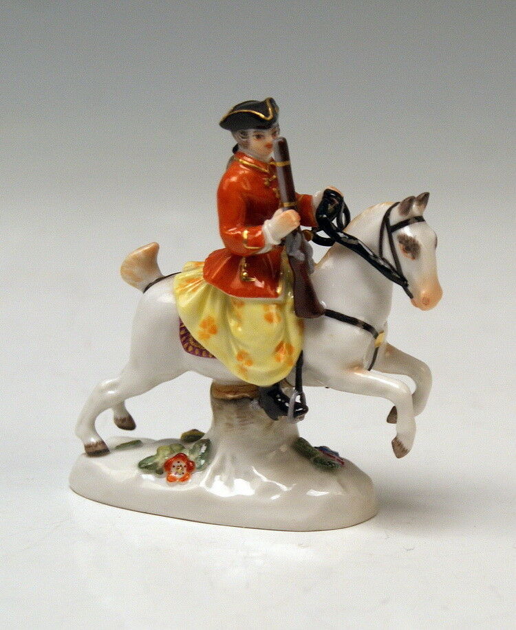 MEISSEN マイセン FIGUR SERIE REITER JÄGER SOLDATEN JÄGERIN ZU PFERDE MNR: A 50 TOP