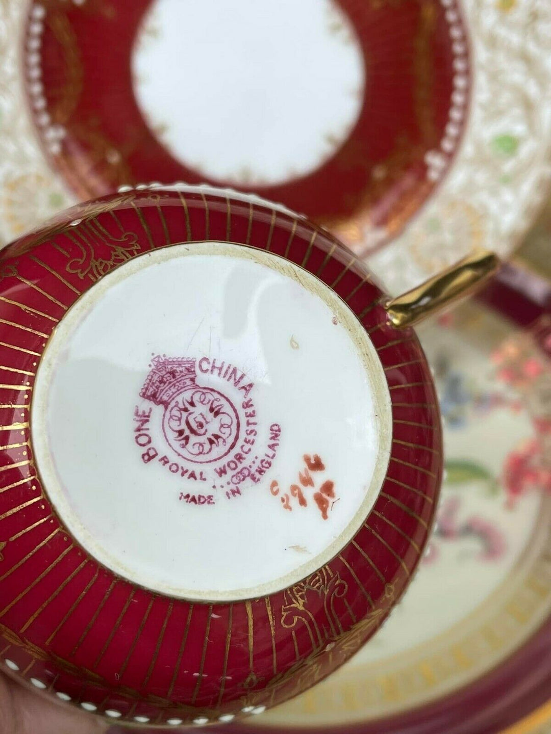 ロイヤルウースター　アンティーク　ティーカップ&ソーサー　ゴールドエナメルジュール