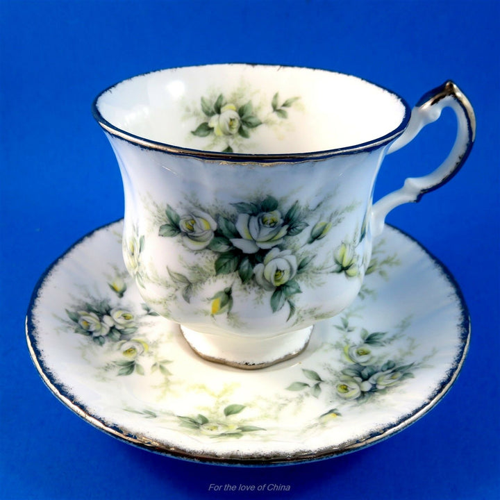 パラゴン　繊細な薔薇のデザイン「初恋」カップ&ソーサー