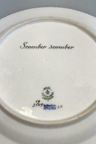 Royal Copenhagen Flora Danica Fish Plate No 19/3549