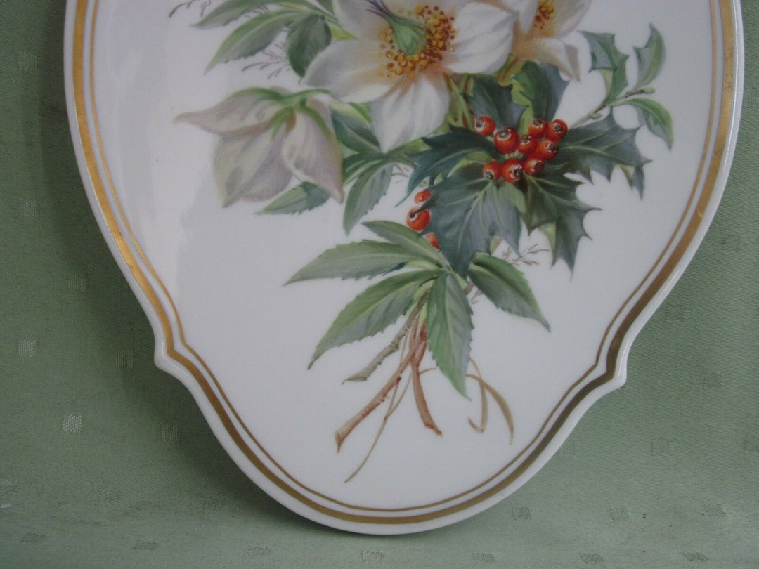 Schöne Meissen Bildplatte mit naturalistische Blumen, Schmetterling und Gold