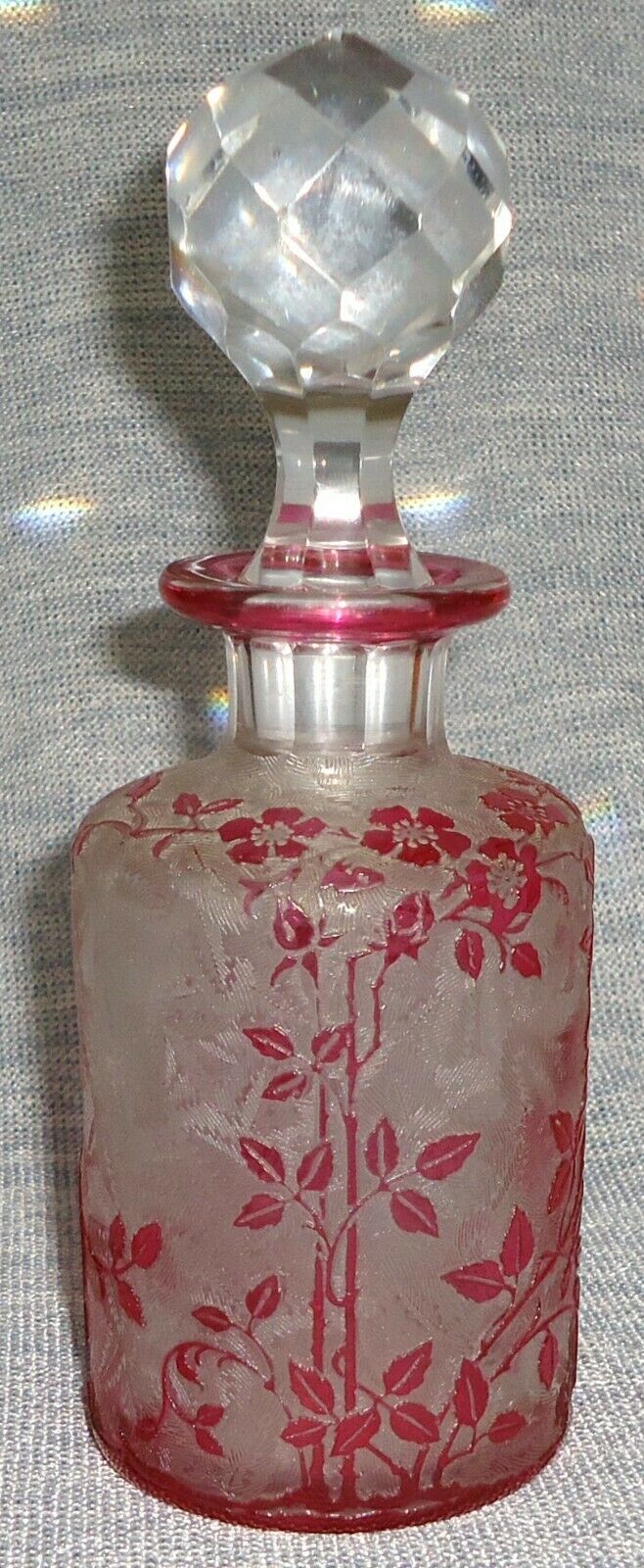 FLACON BACCARAT DÉCOR ÉGLANTIER DÉCOR DÉGAGÉ A L'ACIDE COULEUR ROUGE 18 CM