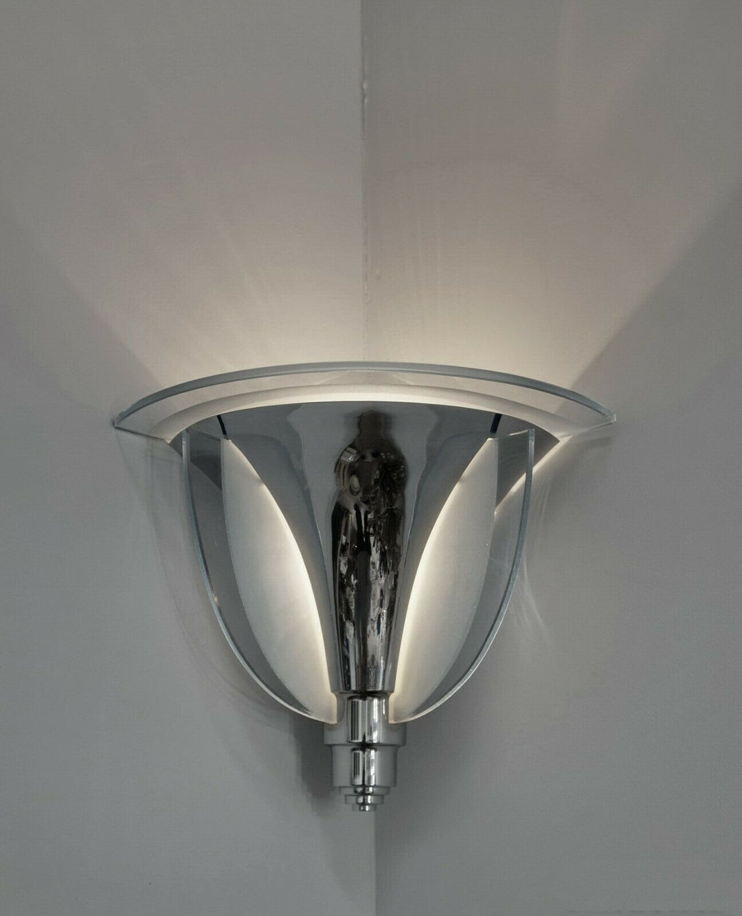 1930フランスアールデコ、モダニスト調コーナーブラケットライト（ペア）