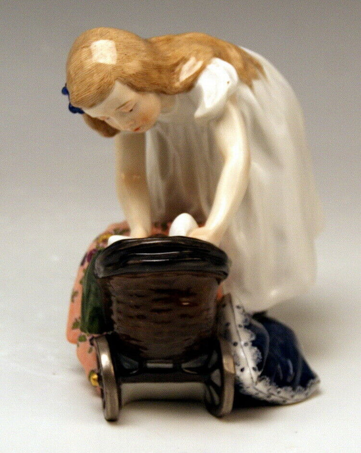 邁森 MEISSEN マイセン FIGUR HENTSCHELKIND MÄDCHEN PUPPENWAGEN GIRL MNR: W124 UM 1905