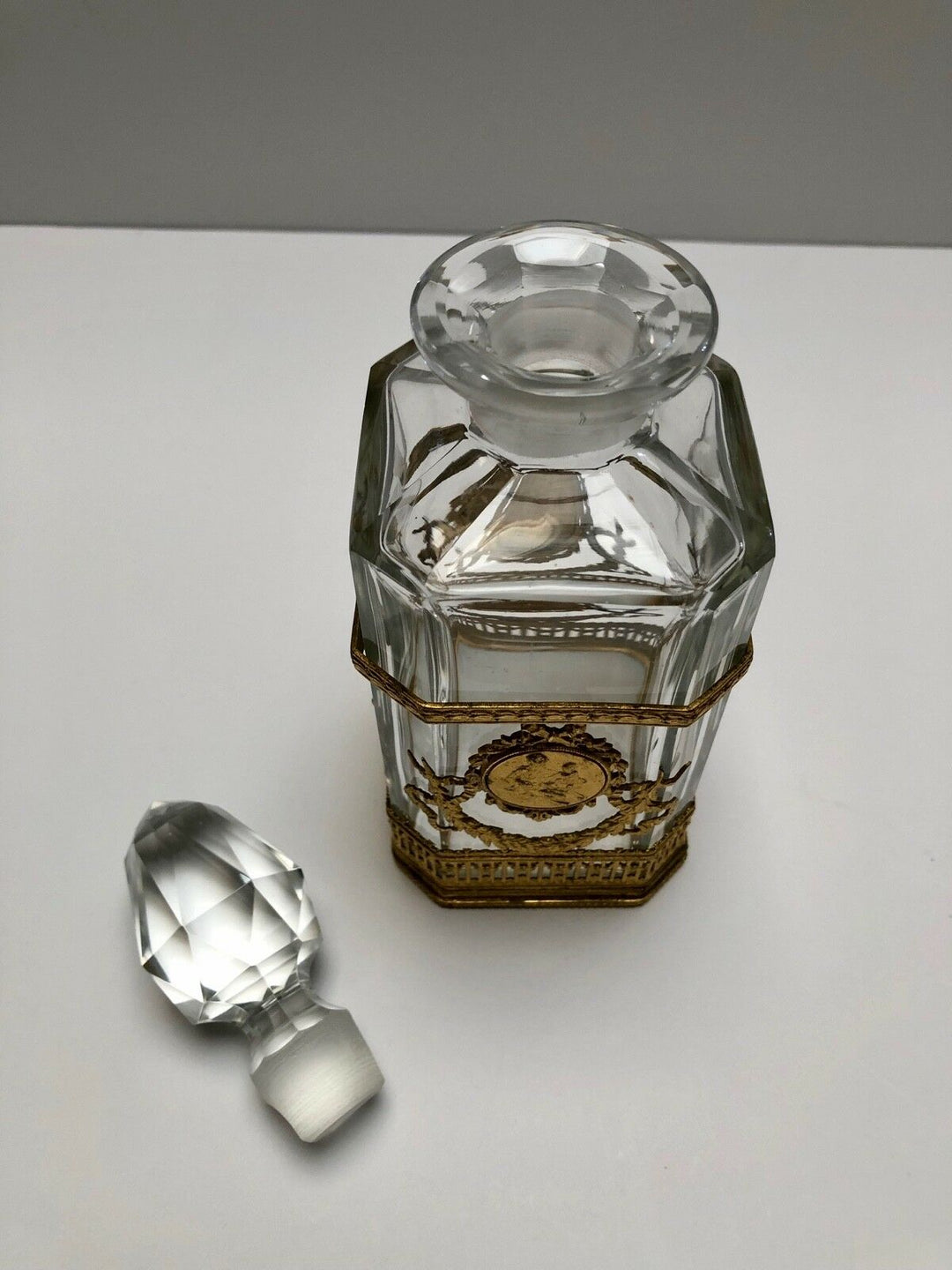 Magnifique BACCARAT CRISTAL ET DORE BRONZE bouteilles de parfum Paire- afficher le titre d'origine