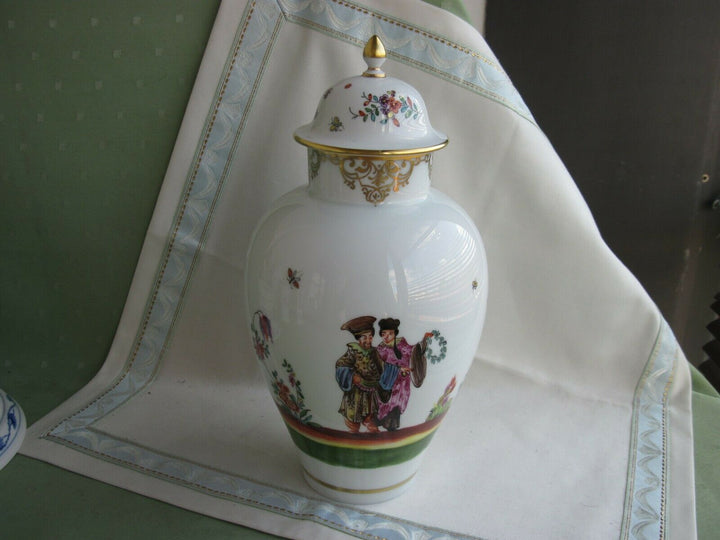 Schöne große Meissen Deckel-Vase mit Chinoiserie und Gold