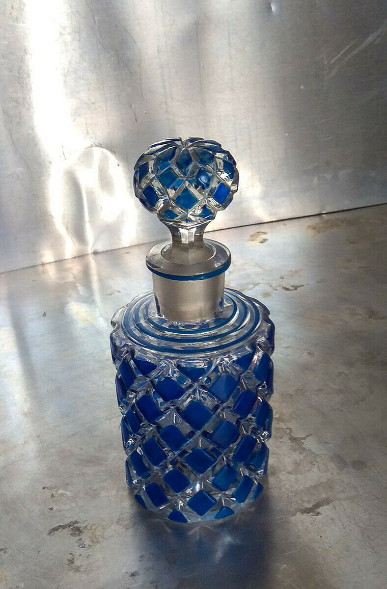 Flacon parfum cristal soufflé moulé émaillé style Diamants Baccarat St-Louis ?