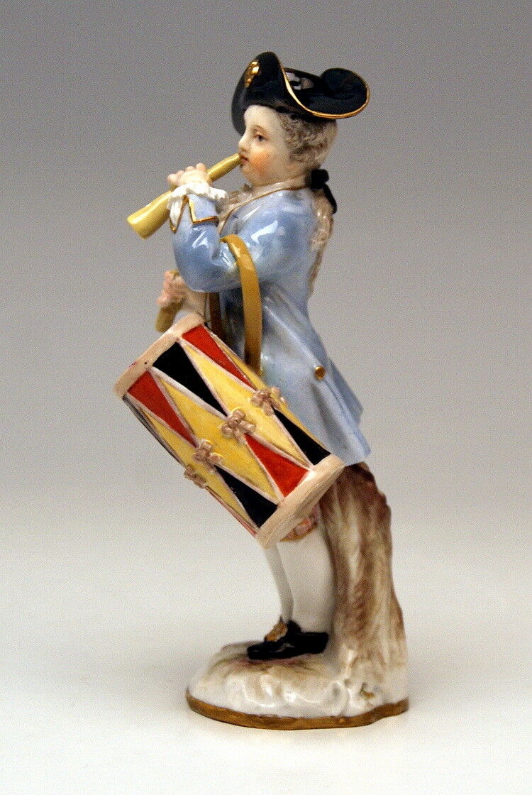 MEISSEN FIGUR GÄRTNER KIND KNABE FLÖTE TROMMEL GARDENER BOY FLUTE DRUM UM 1850
