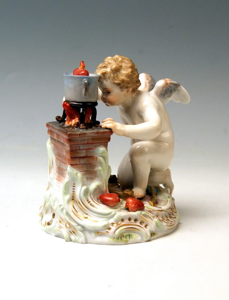 MEISSEN FIGUR PUTTO AMOR HERZEN KOCHEND CHERUB COOKING HEARTS A.RINGLER UM 1895