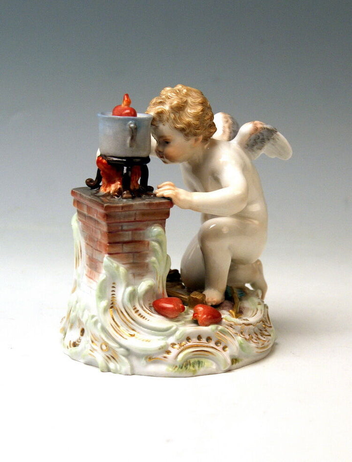 MEISSEN FIGUR PUTTO AMOR HERZEN KOCHEND CHERUB COOKING HEARTS A.RINGLER UM 1895