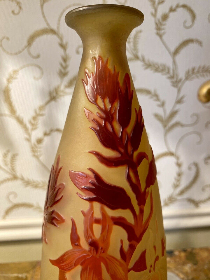 Émile GALLE - Vase Piriforme allongé aux Iris