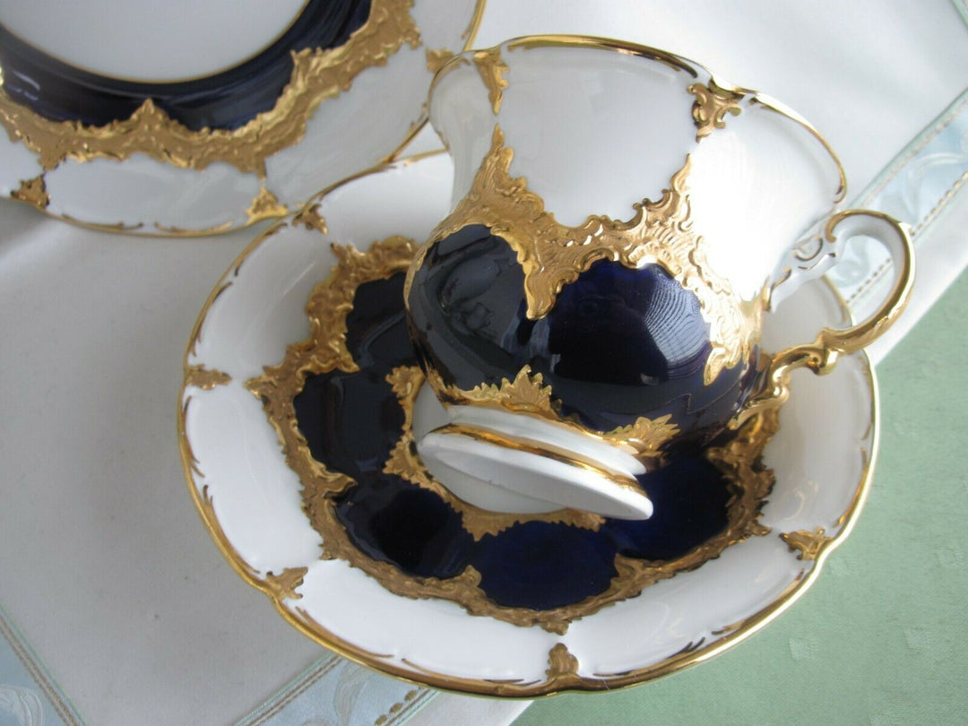 Schöne Meissen Kaffee-Sammeltasse in B-Form mit Kobalt und Gold