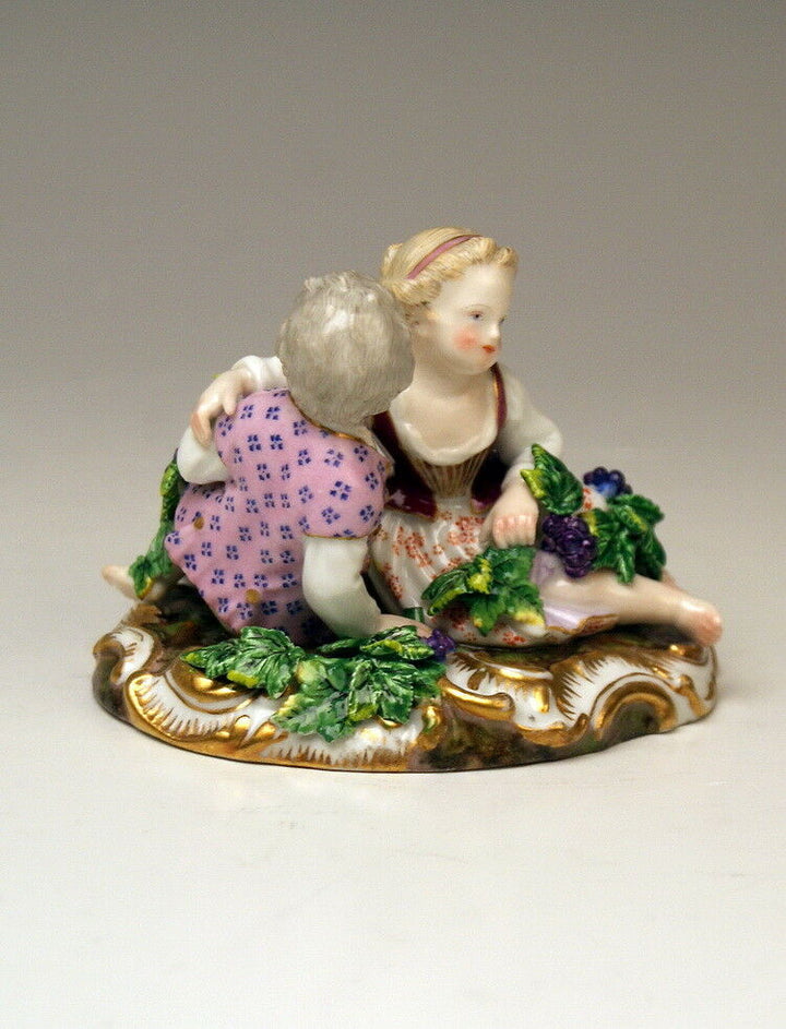 MEISSEN マイセン FIGUR KINDER WEINTRAUBEN CHILDREN WITH WINE GRAPES MNR: S94 UM 1860