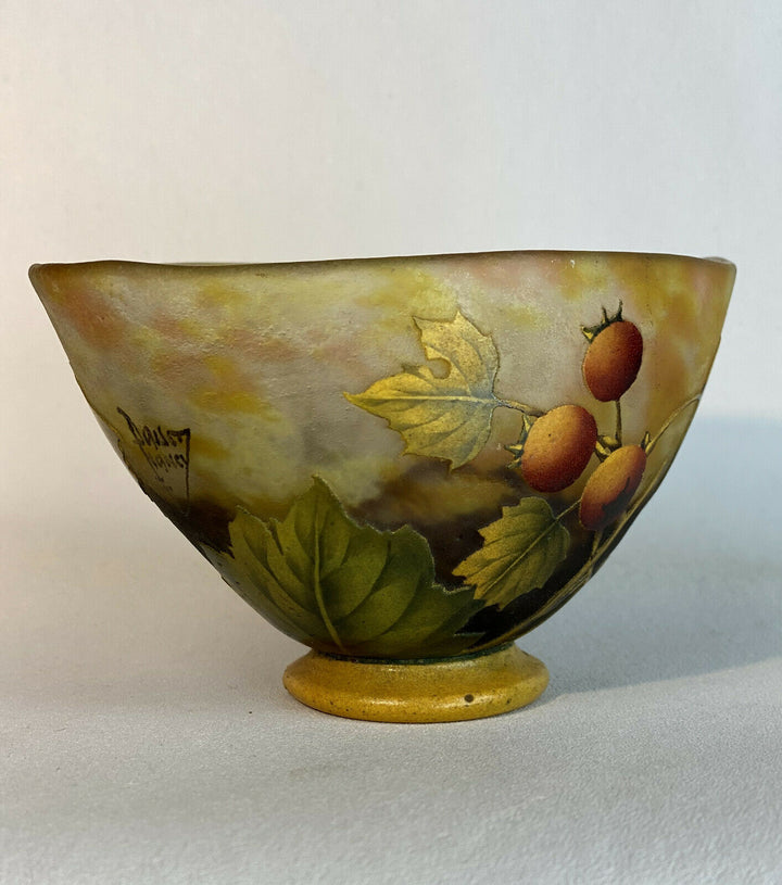 DAUM NANCY /COUPE SUR PIEDOUCHE A DECOR DE GROSEILLE A MAQUEREAUX FOND MARMOREEN