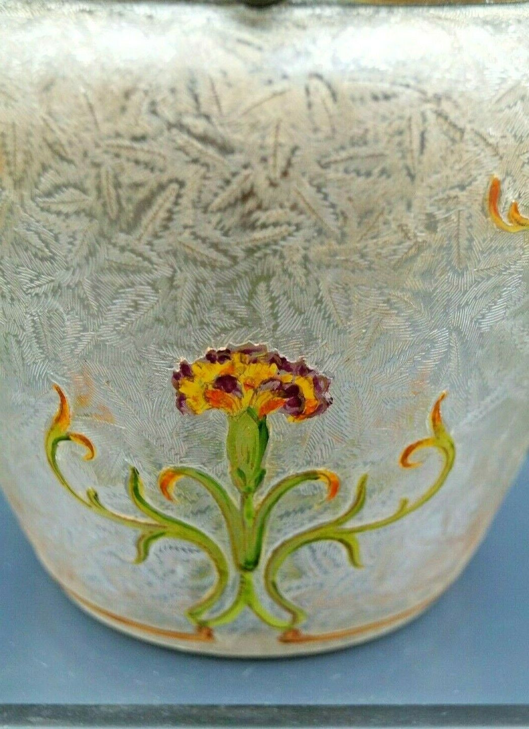 オールドバカラ　エグランチエ　アイリスの花が描かれたビスケットジャー