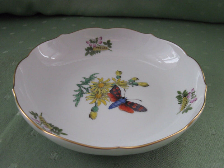 Schöne Meissen Schale mit Schmetterlings und Raupen-Dekor
