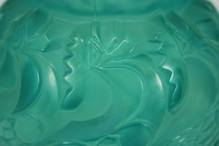 ルネ・ラリックの乳白ミント色ガラス花瓶「ル・マン」