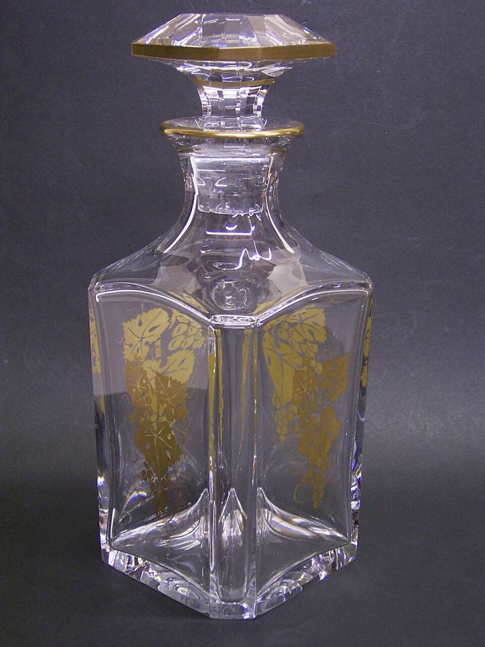 BACCARAT WHISKEY DECANTER: FRANKREICH/FRANCE: KRISTALL: 20.JAHRH. WEINLAUB-DEKOR