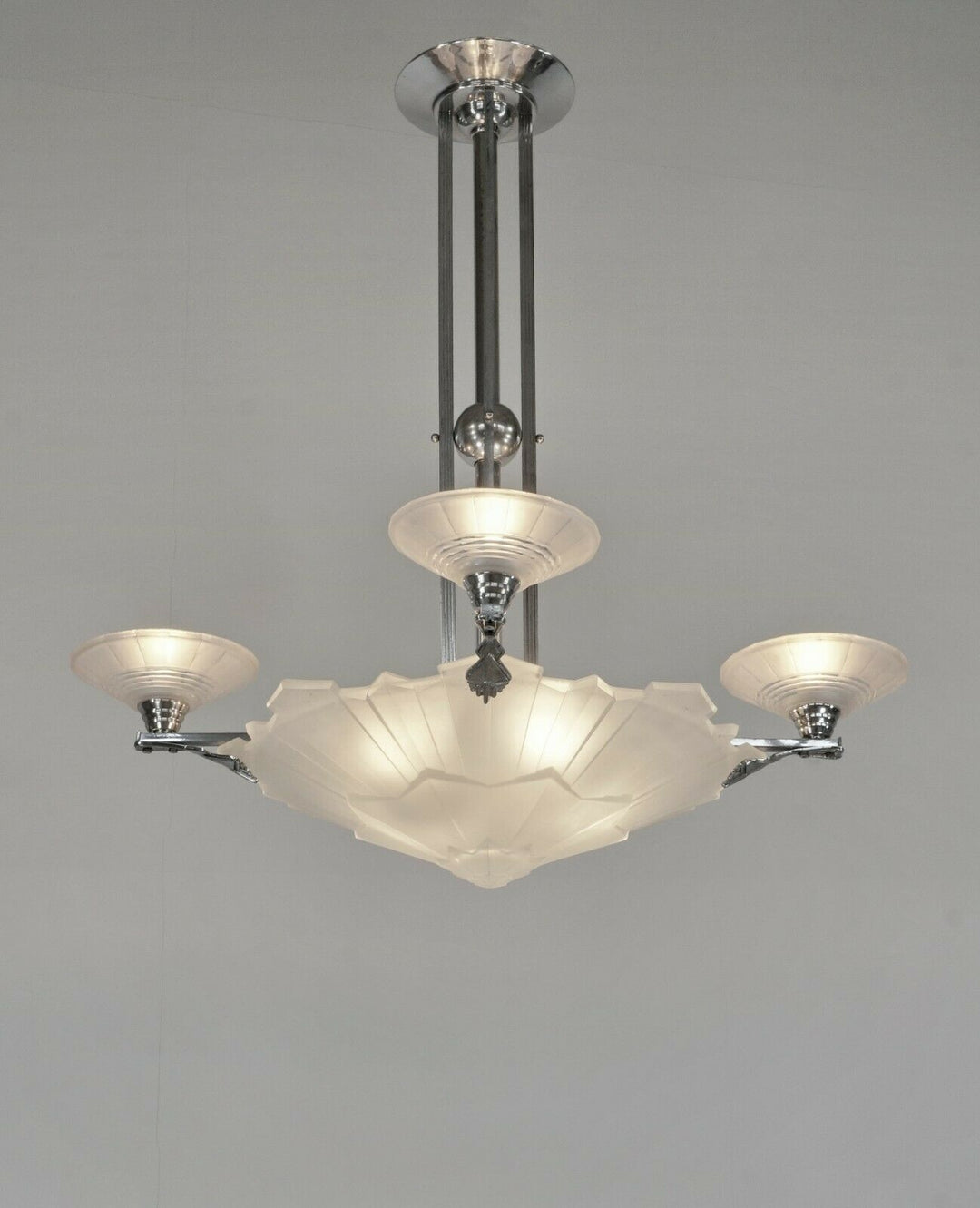 HANOTS : A 1935 ART DECO CHANDELIER .......... French lamp degué era France 1930