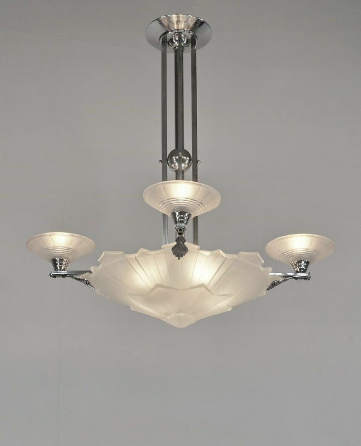 HANOTS : A 1935 ART DECO CHANDELIER .......... French lamp degué era France 1930