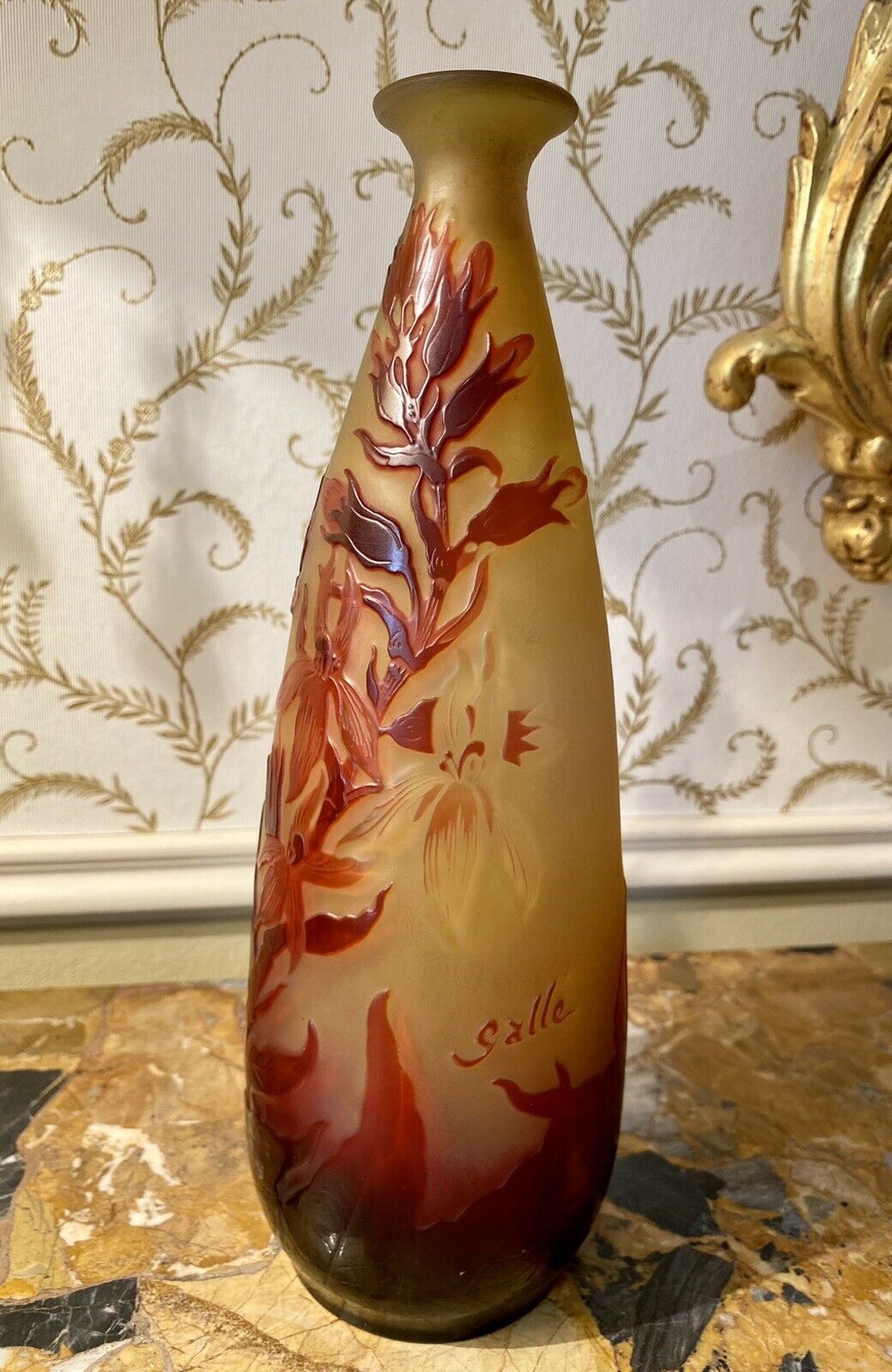 Émile GALLE - Vase Piriforme allongé aux Iris