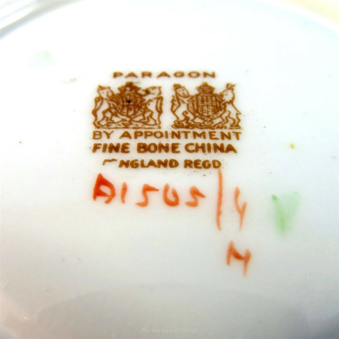 パラゴン　淡いピンク地に煌めくゴールドブーケ　カップ&ソーサー