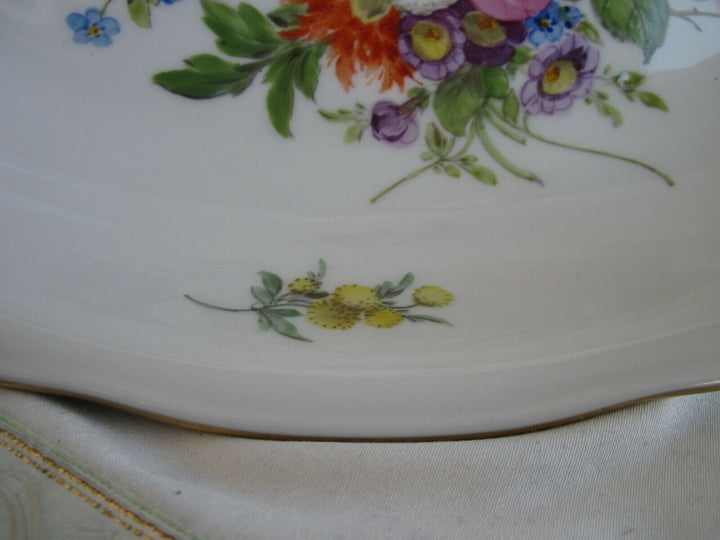 Schöne Meissen Schale mit vielen Blumen und Gold