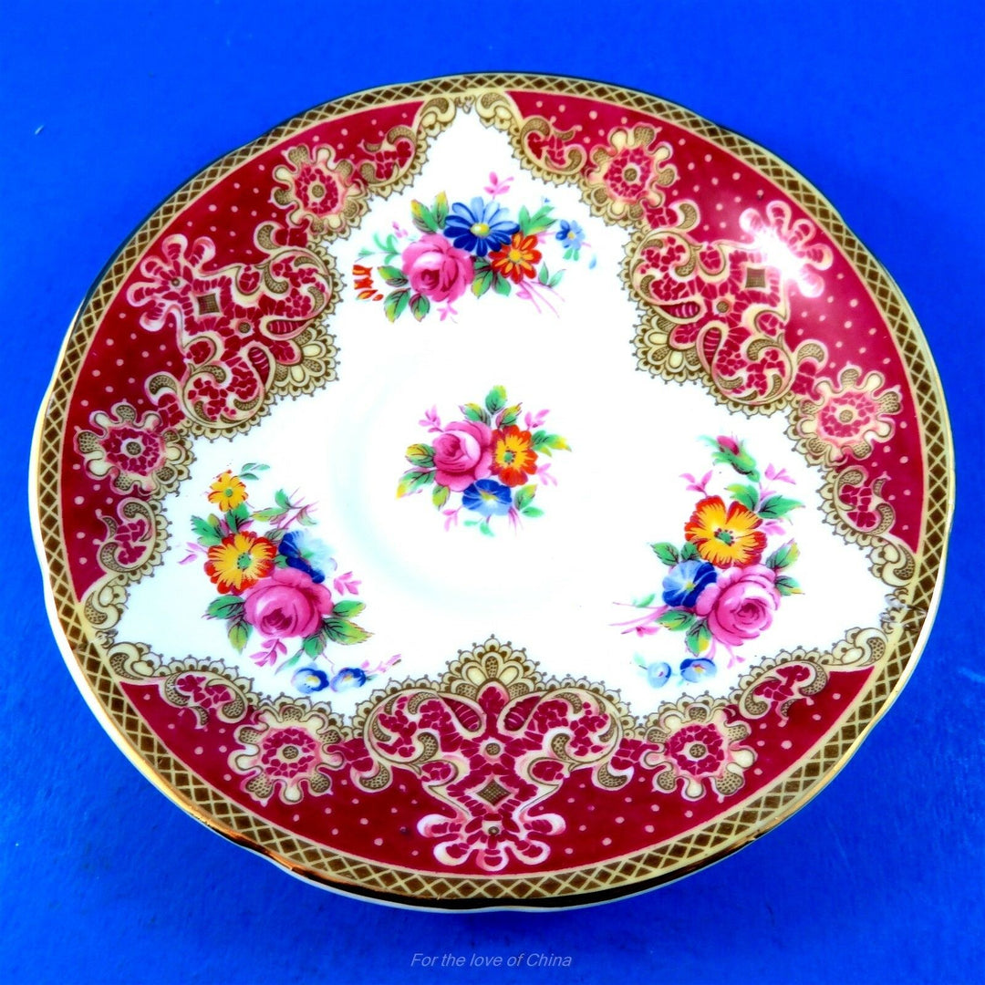 パラゴン　鮮やかな花と深紅のレースのカップ&ソーサー