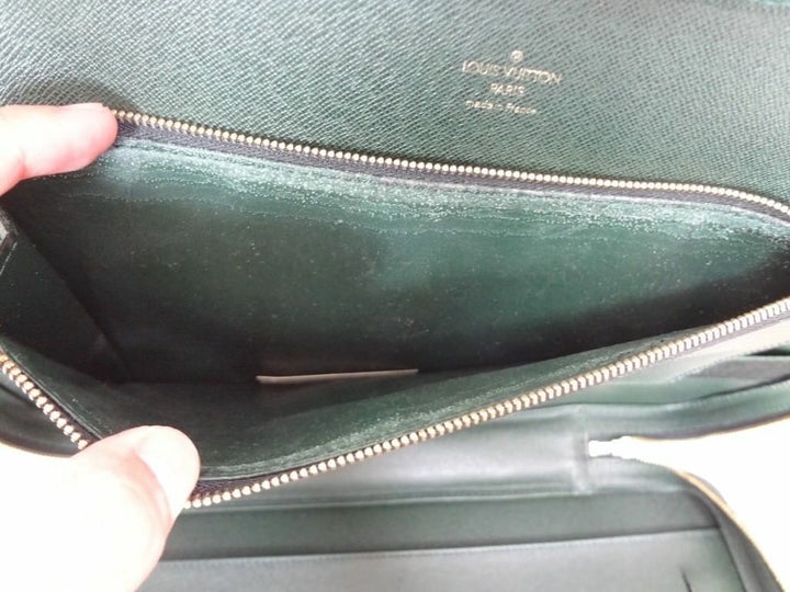 AUTH PRE-OWNED LOUIS VUITTON TAIGA PORTE-DOCUMENT