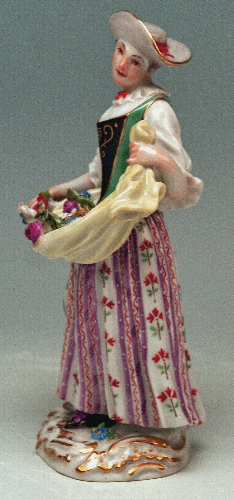 MEISSEN マイセン FIGUR GÄRTNERIN KORB MIT BLUMEN KÄNDLER SERIES GARDENERS MNR: 2779