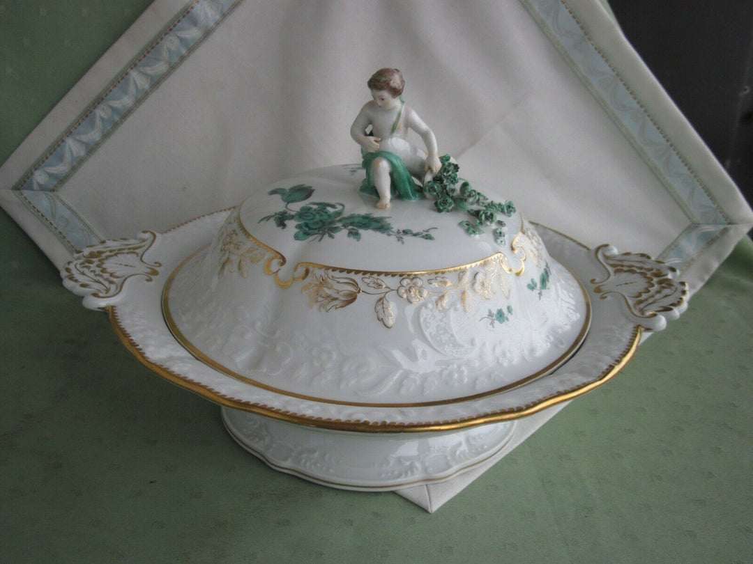 Schöne große Meissen Terrine mit Kupfergrünen Blumen und figürlichen Putto