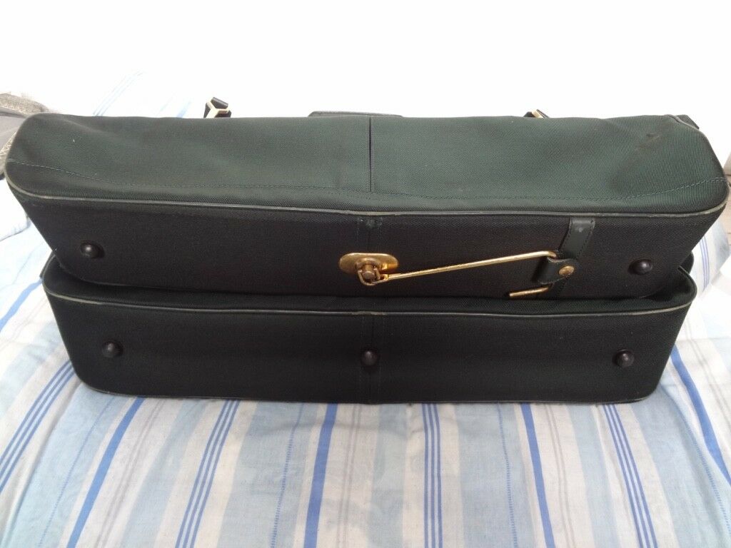 AUTH LOUIS VUITTON Taiga Green LEATHER GARMENT LUGGAGE BAG LV62