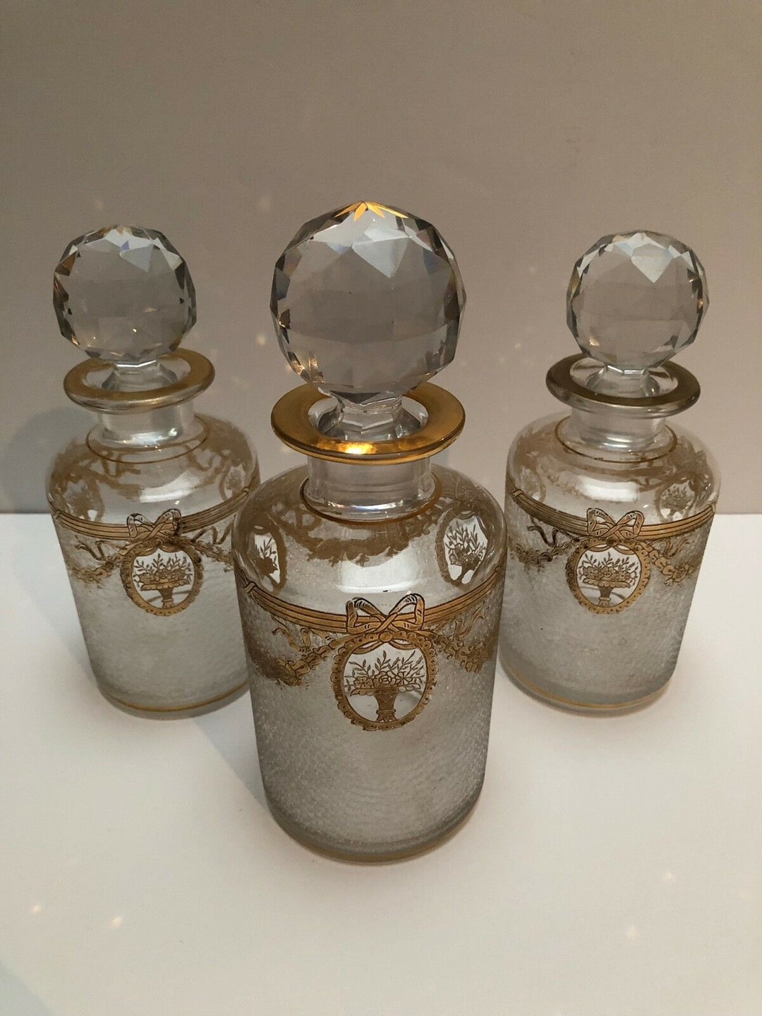 BACCARAT givré bouteilles de parfum avec des Or GUIRLANDES et FLEURS- afficher le titre d'origine