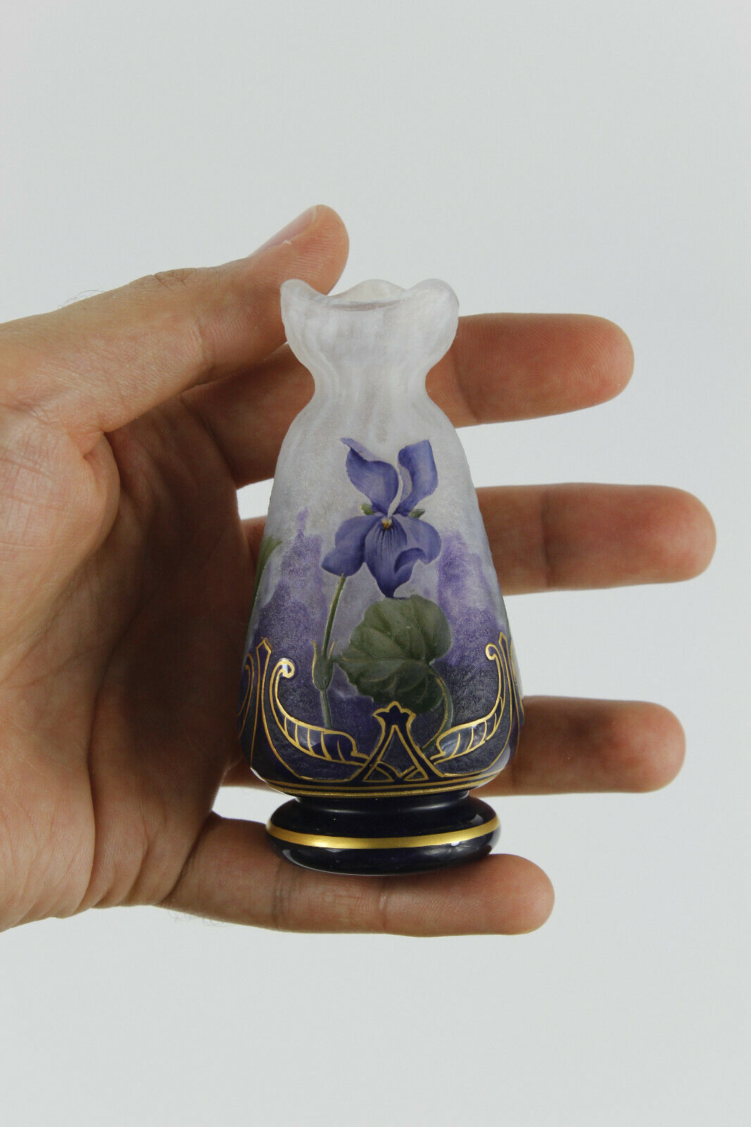 ドーム兄弟（ドームナンシー）金彩とスミレの花の花瓶（高級ライン作品）