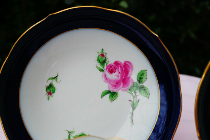 Meissen handpainted blue cobalt 2 tea cups and 2 saucers