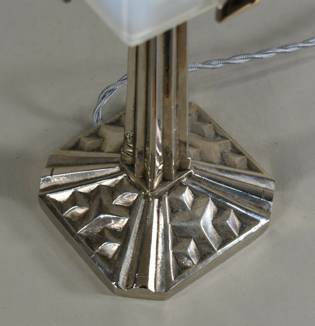 シモネ兄弟　乳白色のアールデコランプ　フランス製　1925年　1930年