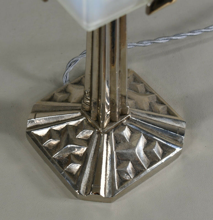 シモネ兄弟　乳白色のアールデコランプ　フランス製　1925年　1930年