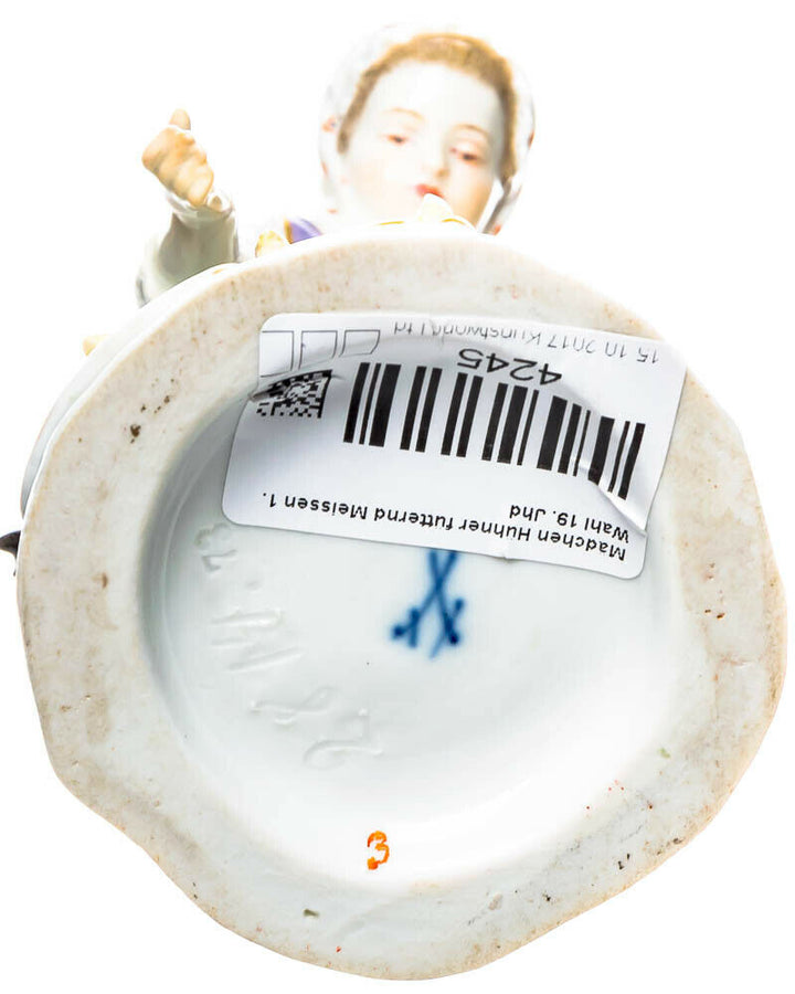 マイセン人形　鶏に餌をやる女の子　1850-1924年頃