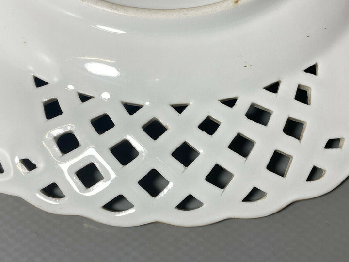 SCHÖNER MEISSEN DURCHBRUCHTELLER TELLER VOGEL AUF AST BEEREN INSEKT D:20,8cm