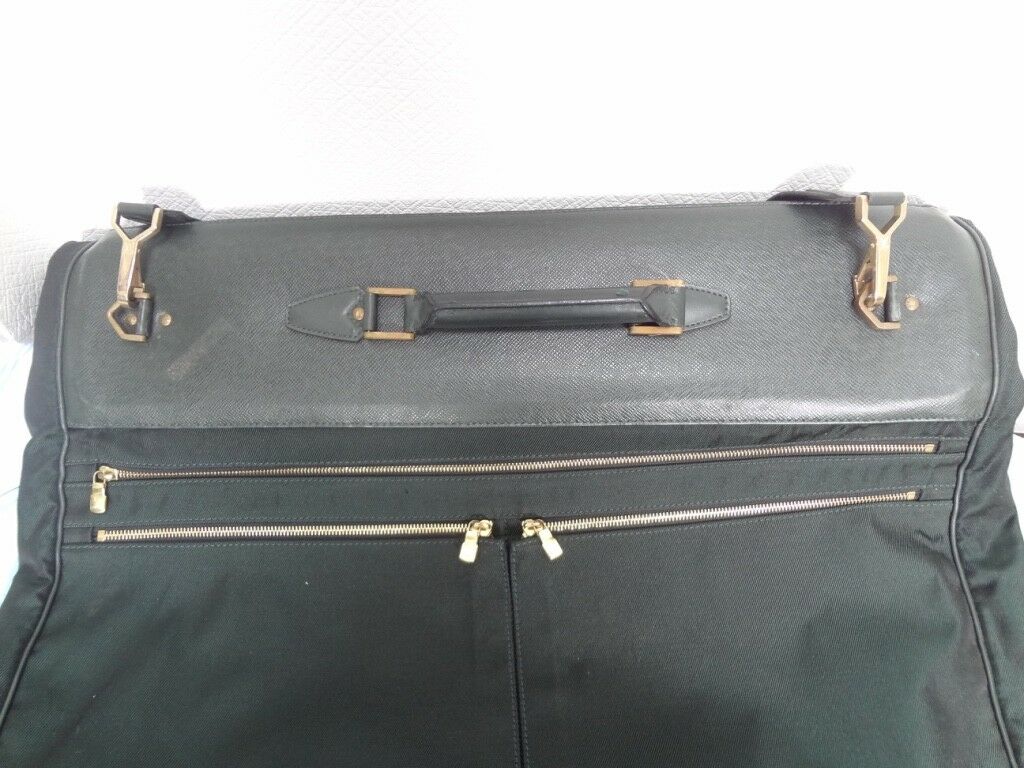 AUTH LOUIS VUITTON Taiga Green LEATHER GARMENT LUGGAGE BAG LV62