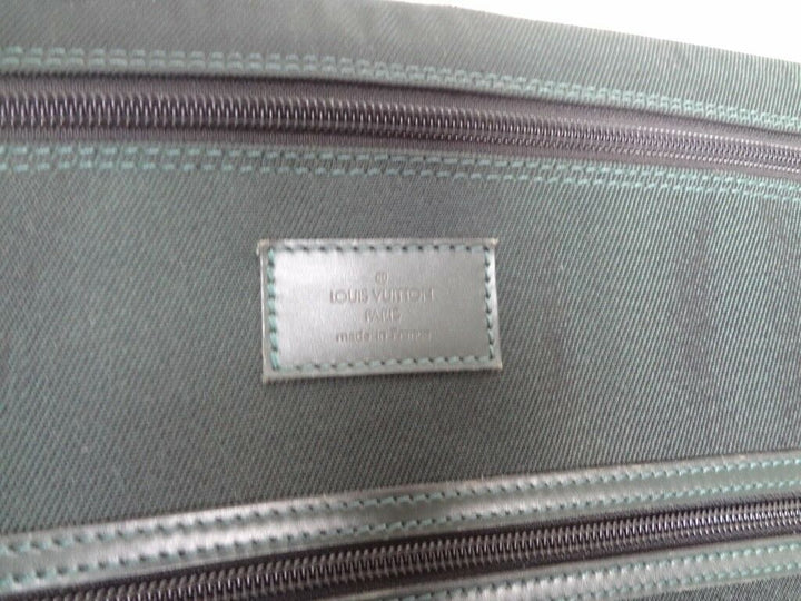 AUTH LOUIS VUITTON Taiga Green LEATHER GARMENT LUGGAGE BAG LV62