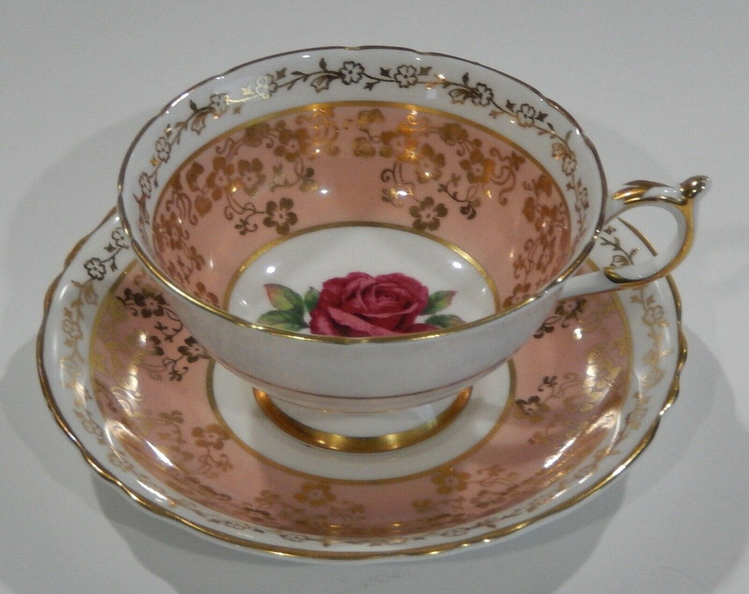 パラゴン　ピンクローズと金彩のロココ文様のカップ＆ソーサー