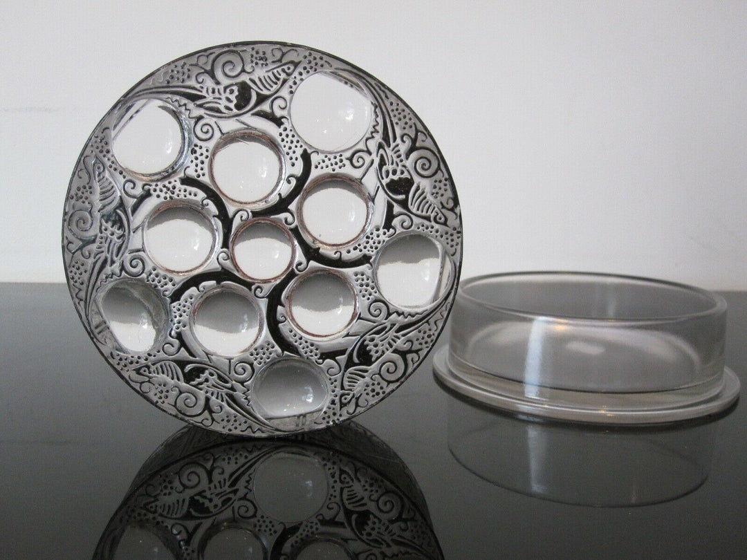 René Lalique : Boite ancienne en verre émaillé Roger signée R Lalique