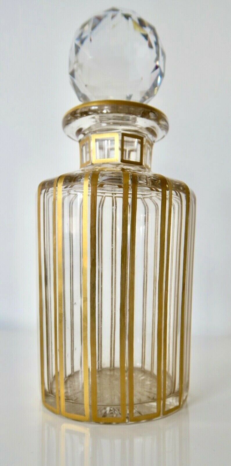 Ancien flacon de toilette en cristal de Baccarat cannelures or Hauteur env 19 cm