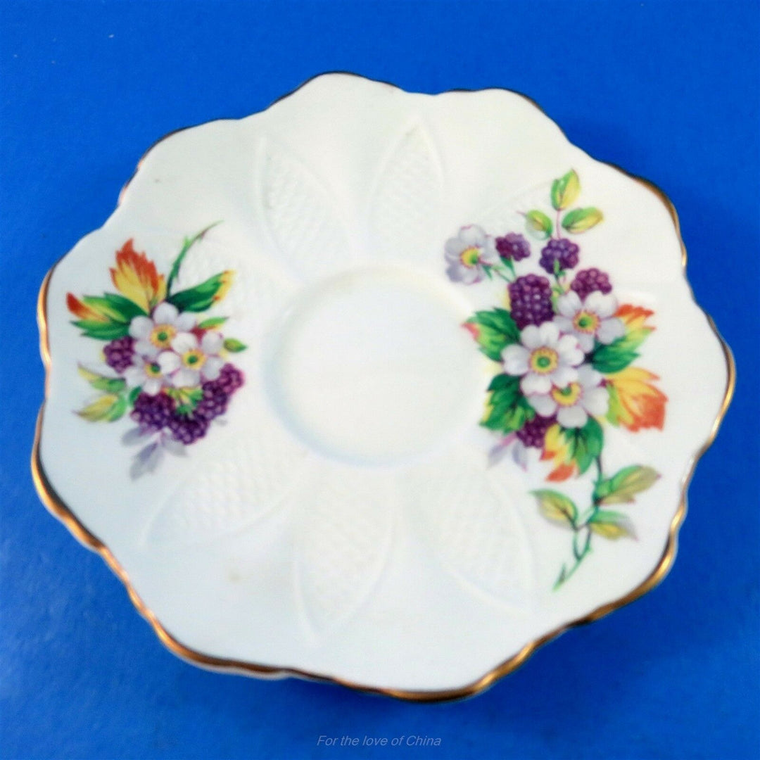 パラゴン　ヴィンテージ風淡いグリーン地のフラワー＆ベリーカップ&ソーサー